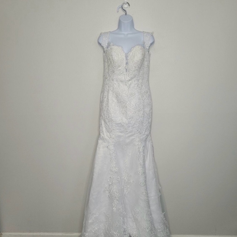 Loyeloy white lace trumpet mermaid zip back train wedding dress size 10 NWT